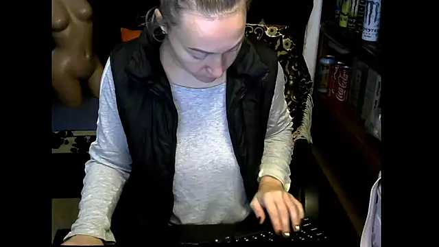 wLESLYMOSw online show from 12.02.25