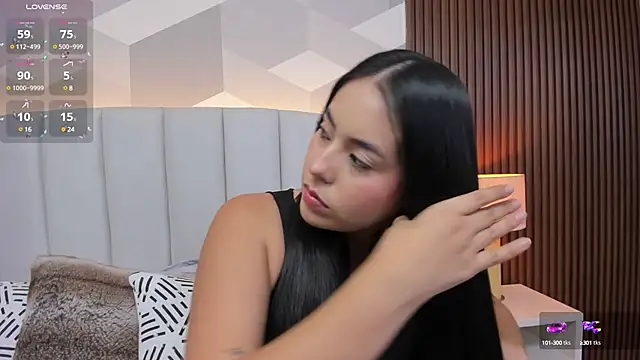 Snapshot of Julietasantos__ chatting on 03.11.25 Julietasantos online show from 03.11.25