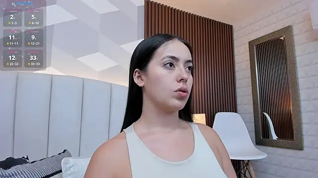 Snapshot of Julietasantos__ chatting on 10.07.25 Julietasantos online show from 10.07.25