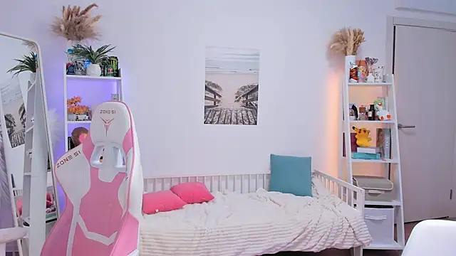 Lily Young online show from 02.08.25