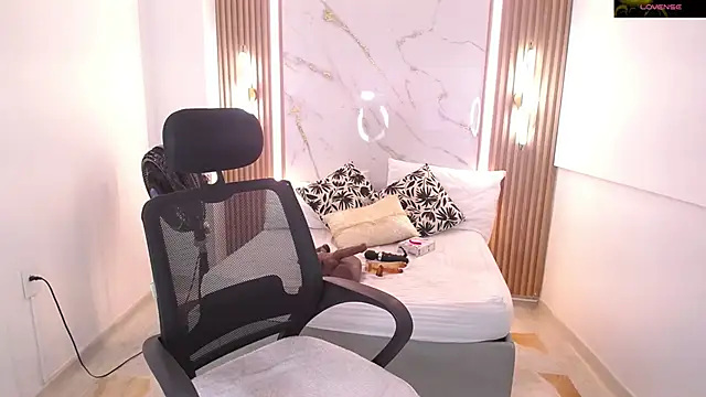 Mariana Rojas online show from 06.05.26