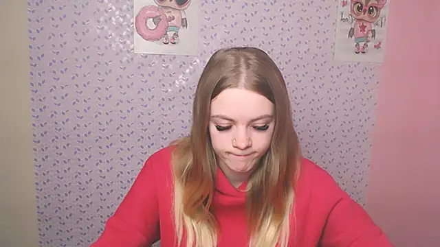 Snapshot of AliceFlirtt_ chatting on 12.13.24 AliceFlirtt online show from 12.13.24