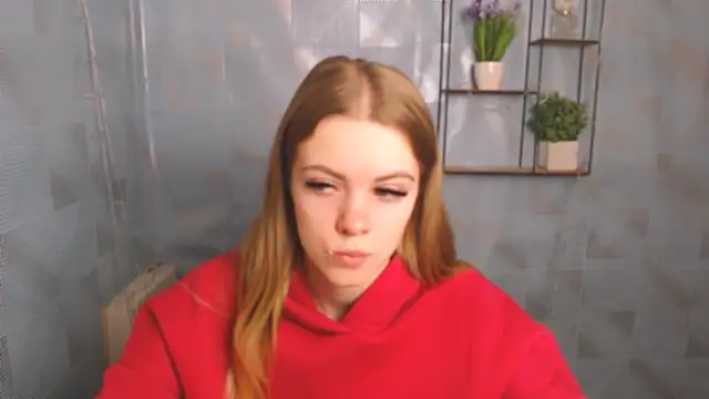 Snapshot of AliceFlirtt_ chatting on 12.14.24 AliceFlirtt online show from 12.14.24