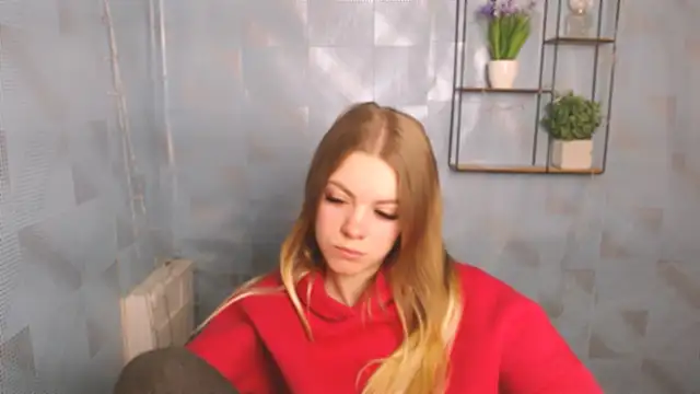 Snapshot of AliceFlirtt_ chatting on 12.14.24 AliceFlirtt online show from 12.14.24