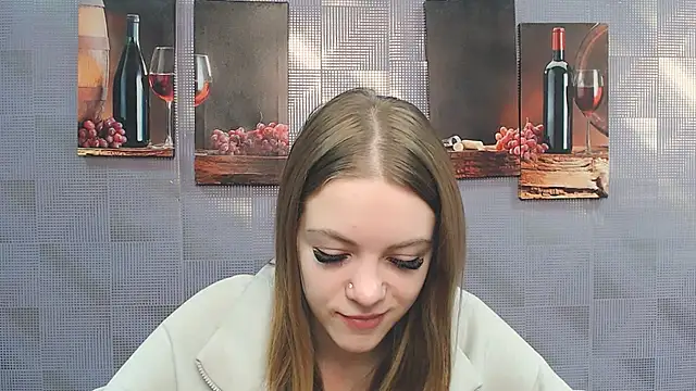 Snapshot of AliceFlirtt_ chatting on 12.17.24 AliceFlirtt online show from 12.17.24