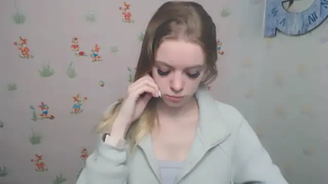 Snapshot of AliceFlirtt_ chatting on 12.17.24 AliceFlirtt online show from 12.17.24