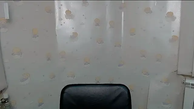 Snapshot of AliceFlirtt_ chatting on 12.25.24 AliceFlirtt online show from 12.25.24