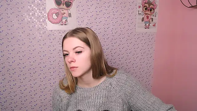 Snapshot of AliceFlirtt_ chatting on 12.26.24 AliceFlirtt online show from 12.26.24