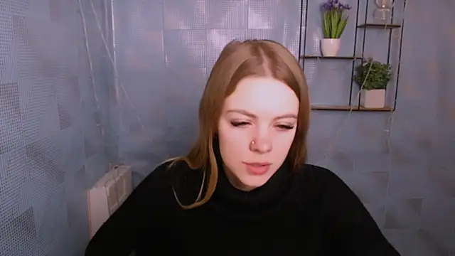 Snapshot of AliceFlirtt_ chatting on 12.28.24 AliceFlirtt online show from 12.28.24