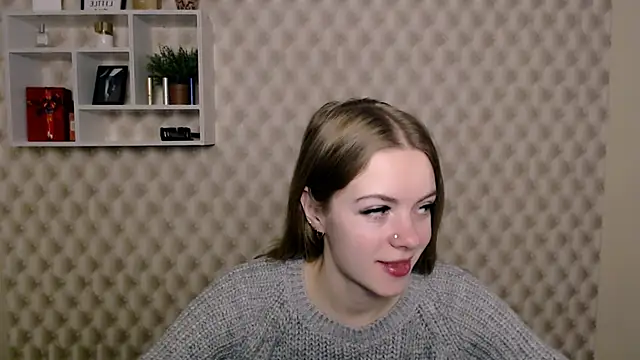 Snapshot of AliceFlirtt_ chatting on 12.31.24 AliceFlirtt online show from 12.31.24