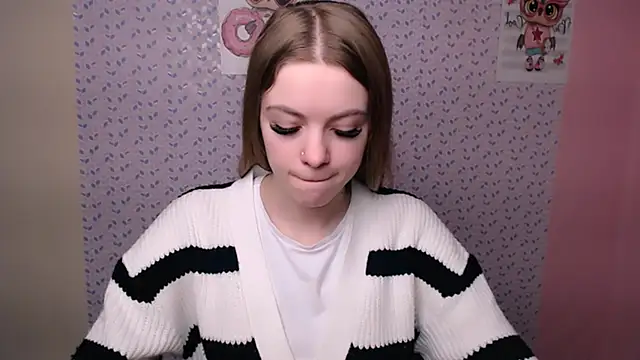 Snapshot of AliceFlirtt_ chatting on 01.06.25 AliceFlirtt online show from 01.06.25