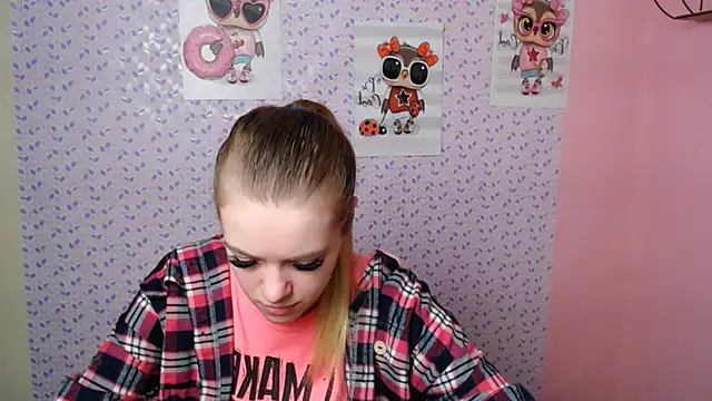 Snapshot of AliceFlirtt_ chatting on 01.10.25 AliceFlirtt online show from 01.10.25