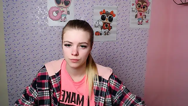 Snapshot of AliceFlirtt_ chatting on 01.10.25 AliceFlirtt online show from 01.10.25