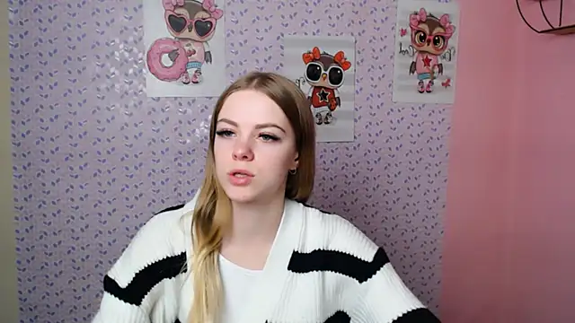 Snapshot of AliceFlirtt_ chatting on 01.11.25 AliceFlirtt online show from 01.11.25