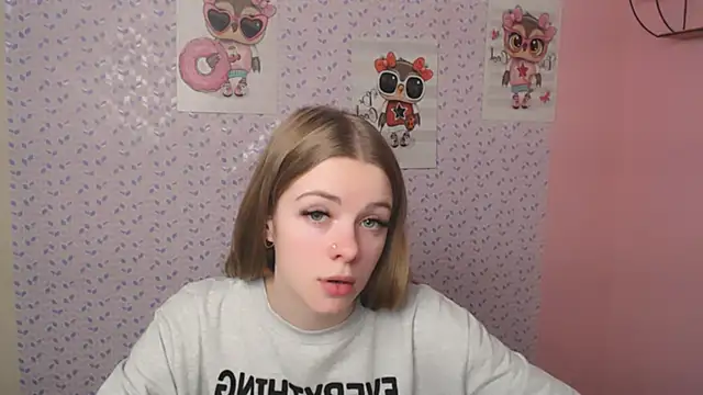 Snapshot of AliceFlirtt_ chatting on 01.14.25 AliceFlirtt online show from 01.14.25