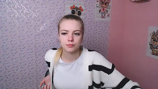 Snapshot of AliceFlirtt_ chatting on 01.21.25 AliceFlirtt online show from 01.21.25