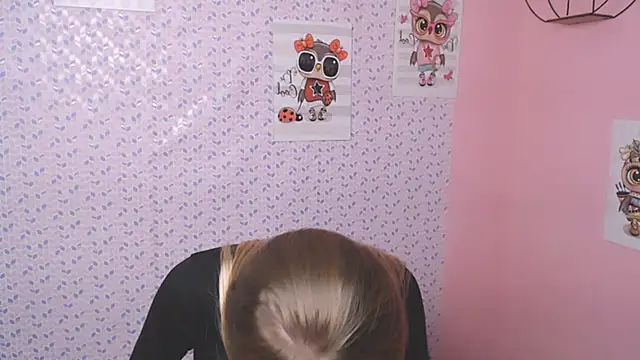 Snapshot of AliceFlirtt_ chatting on 01.22.25 AliceFlirtt online show from 01.22.25