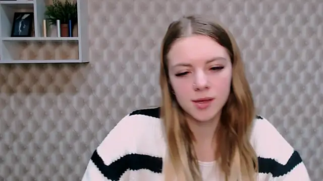 Snapshot of AliceFlirtt_ chatting on 02.01.25 AliceFlirtt online show from 02.01.25