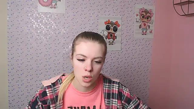 Snapshot of AliceFlirtt_ chatting on 02.04.25 AliceFlirtt online show from 02.04.25