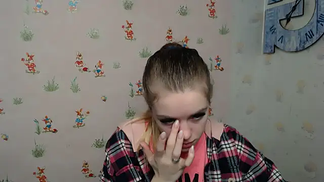 Snapshot of AliceFlirtt_ chatting on 02.05.25 AliceFlirtt online show from 02.05.25