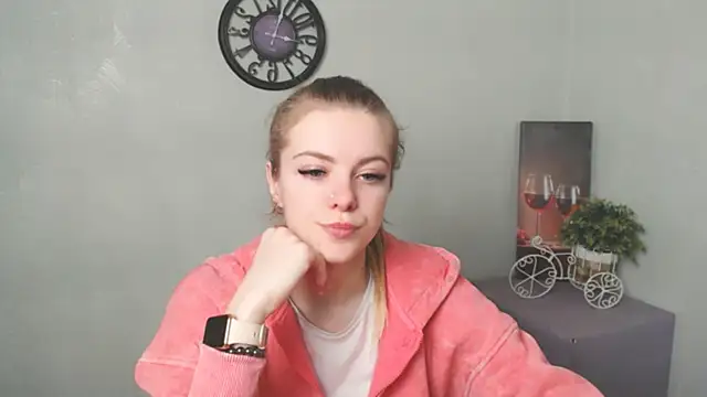 Snapshot of AliceFlirtt_ chatting on 02.12.25 AliceFlirtt online show from 02.12.25