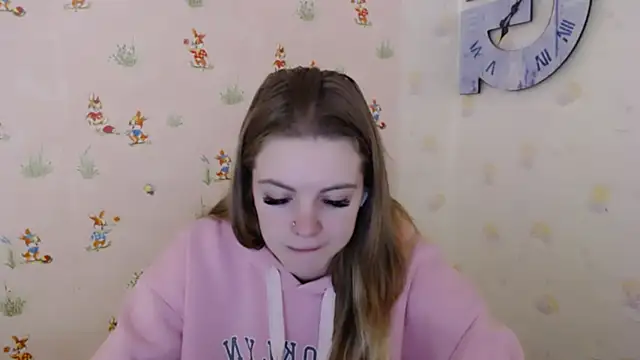 Snapshot of AliceFlirtt_ chatting on 02.14.25 AliceFlirtt online show from 02.14.25