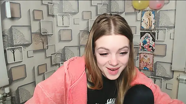 Snapshot of AliceFlirtt_ chatting on 02.15.25 AliceFlirtt online show from 02.15.25