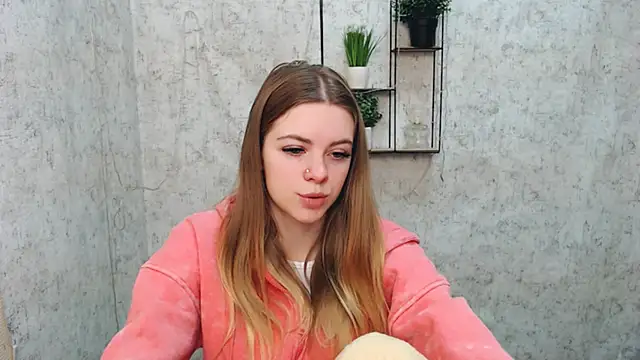 Snapshot of AliceFlirtt_ chatting on 02.24.25 AliceFlirtt online show from 02.24.25