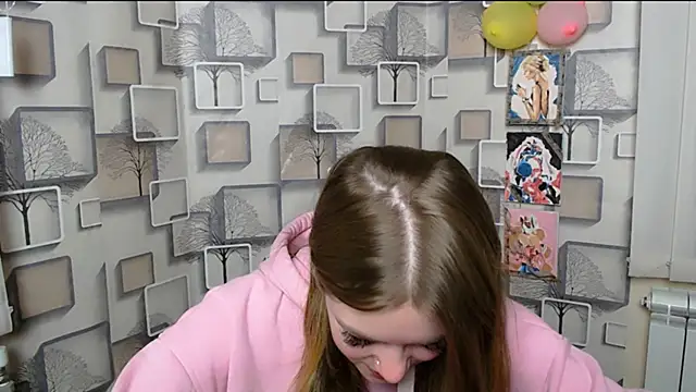 Snapshot of AliceFlirtt_ chatting on 03.03.25 AliceFlirtt online show from 03.03.25