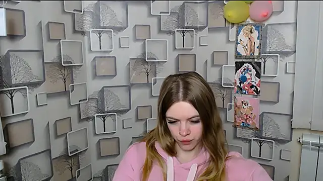 Snapshot of AliceFlirtt_ chatting on 03.03.25 AliceFlirtt online show from 03.03.25