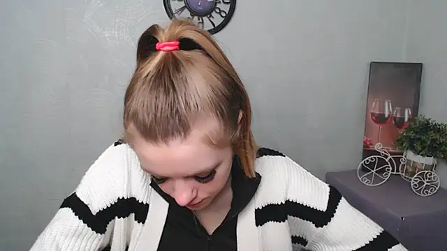 Snapshot of AliceFlirtt_ chatting on 03.06.25 AliceFlirtt online show from 03.06.25