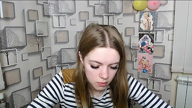 Snapshot of AliceFlirtt_ chatting on 03.13.25 AliceFlirtt online show from 03.13.25