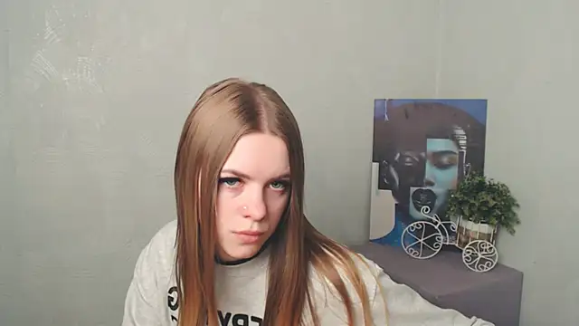 Snapshot of AliceFlirtt_ chatting on 03.19.25 AliceFlirtt online show from 03.19.25