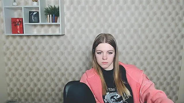 Snapshot of AliceFlirtt_ chatting on 03.20.25 AliceFlirtt online show from 03.20.25