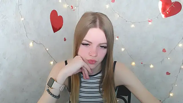 Snapshot of AliceFlirtt_ chatting on 03.21.25 AliceFlirtt online show from 03.21.25