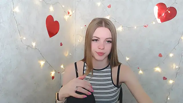 Snapshot of AliceFlirtt_ chatting on 03.21.25 AliceFlirtt online show from 03.21.25