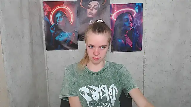 Snapshot of AliceFlirtt_ chatting on 09.12.25 AliceFlirtt online show from 09.12.25