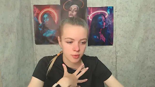 Snapshot of AliceFlirtt_ chatting on 09.16.25 AliceFlirtt online show from 09.16.25