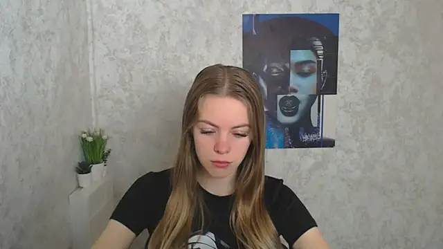 Snapshot of AliceFlirtt_ chatting on 09.23.25 AliceFlirtt online show from 09.23.25