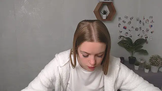 Snapshot of AliceFlirtt_ chatting on 09.27.25 AliceFlirtt online show from 09.27.25