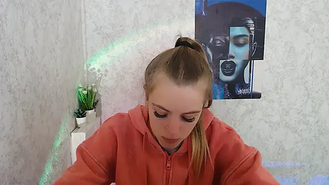 Snapshot of AliceFlirtt_ chatting on 10.02.25 AliceFlirtt online show from 10.02.25