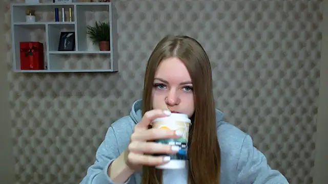 Snapshot of AliceFlirtt_ chatting on 10.11.25 AliceFlirtt online show from 10.11.25