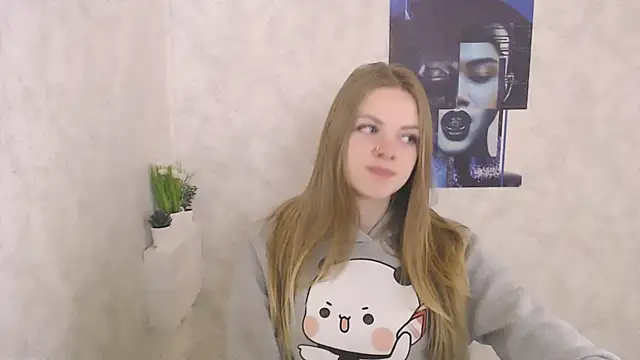 Snapshot of AliceFlirtt_ chatting on 10.13.25 AliceFlirtt online show from 10.13.25