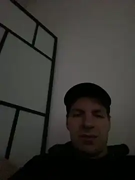 Snapshot of Ricoleckt chatting on 01.05.25 Ricoleckt online show from 01.05.25