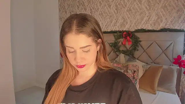 Snapshot of Lady_lacey05 chatting on 12.17.24 Lady lacey05 online show from 12.17.24