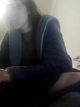 Snapshot of emeli_moon chatting on 12.21.24 emeli moon online show from 12.21.24