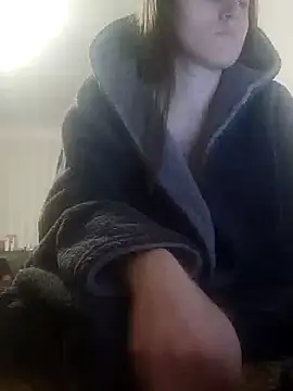 Snapshot of emeli_moon chatting on 12.22.24 emeli moon online show from 12.22.24