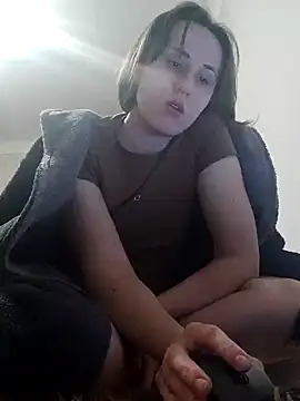 Snapshot of emeli_moon chatting on 12.25.24 emeli moon online show from 12.25.24