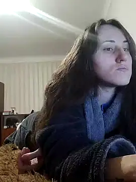 Snapshot of emeli_moon chatting on 12.29.24 emeli moon online show from 12.29.24