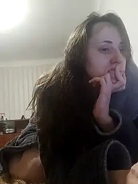 Snapshot of emeli_moon chatting on 12.30.24 emeli moon online show from 12.30.24